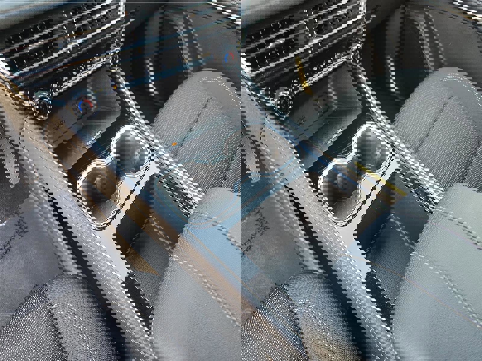 Used 2025 Chevrolet Traverse LT image 27