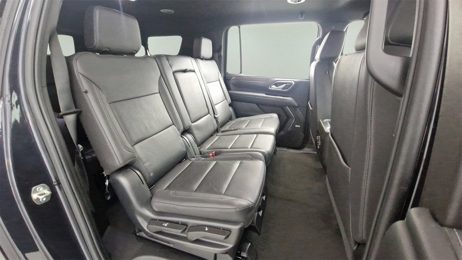 Used 2023 Chevrolet Suburban LT image 27