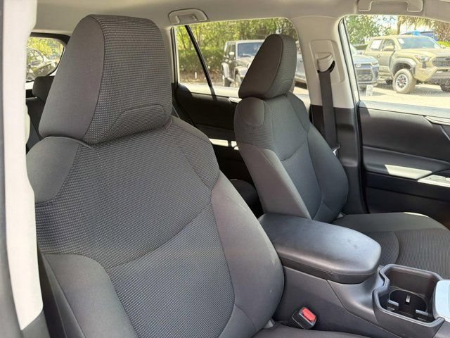 Certified 2025 Toyota RAV4 LE AWD/4WD image 16