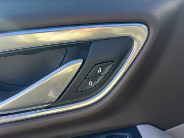 Used 2021 GMC Yukon SLT w/ SLT Premium Package image 14