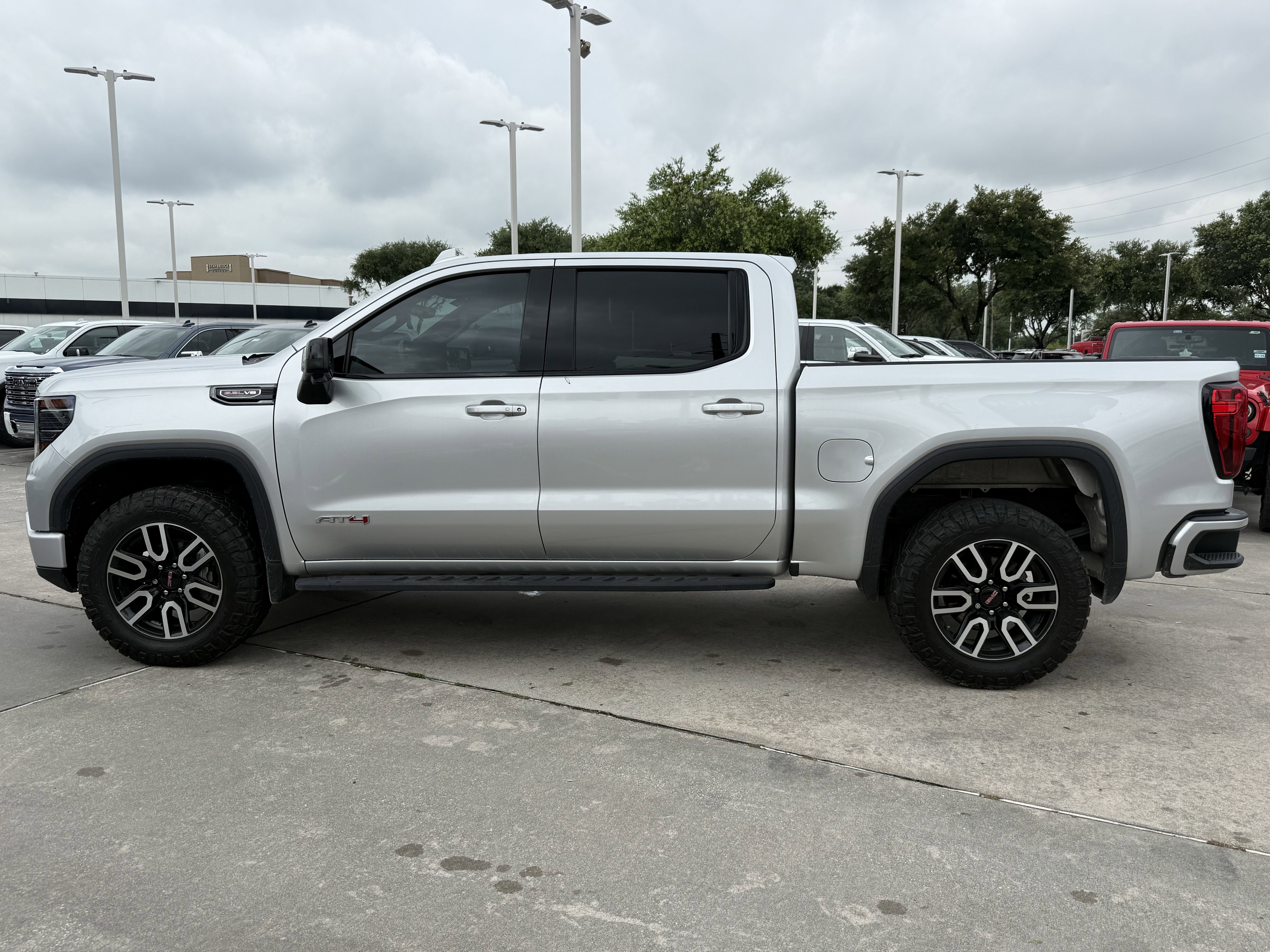 Used 2022 GMC Sierra 1500 AT4 w/ AT4 Premium Package AWD/4WD image 8