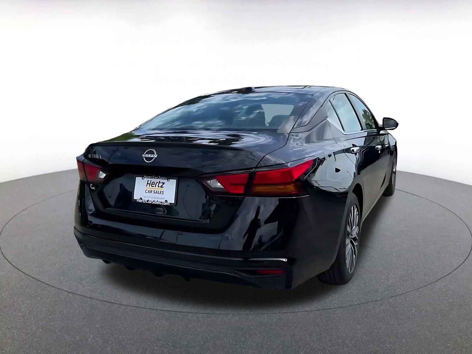 Used 2025 Nissan Altima 2.5 SV FWD image 14