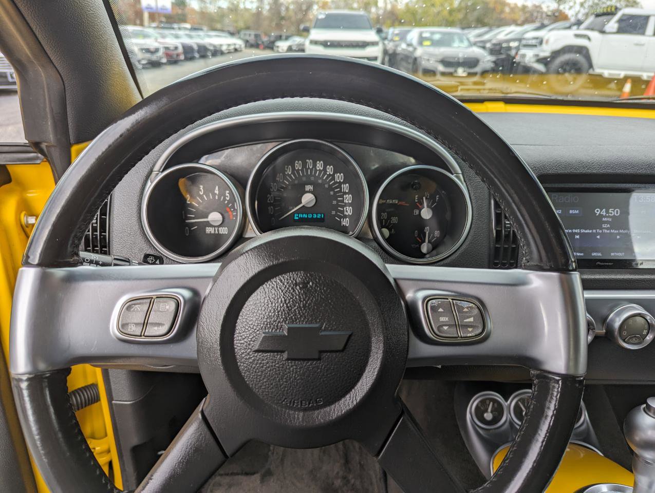 Used 2004 Chevrolet SSR w/ Preferred Equipment Group RWD image 15