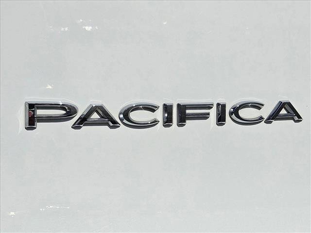 Used 2023 Chrysler Pacifica Touring-L FWD image 30