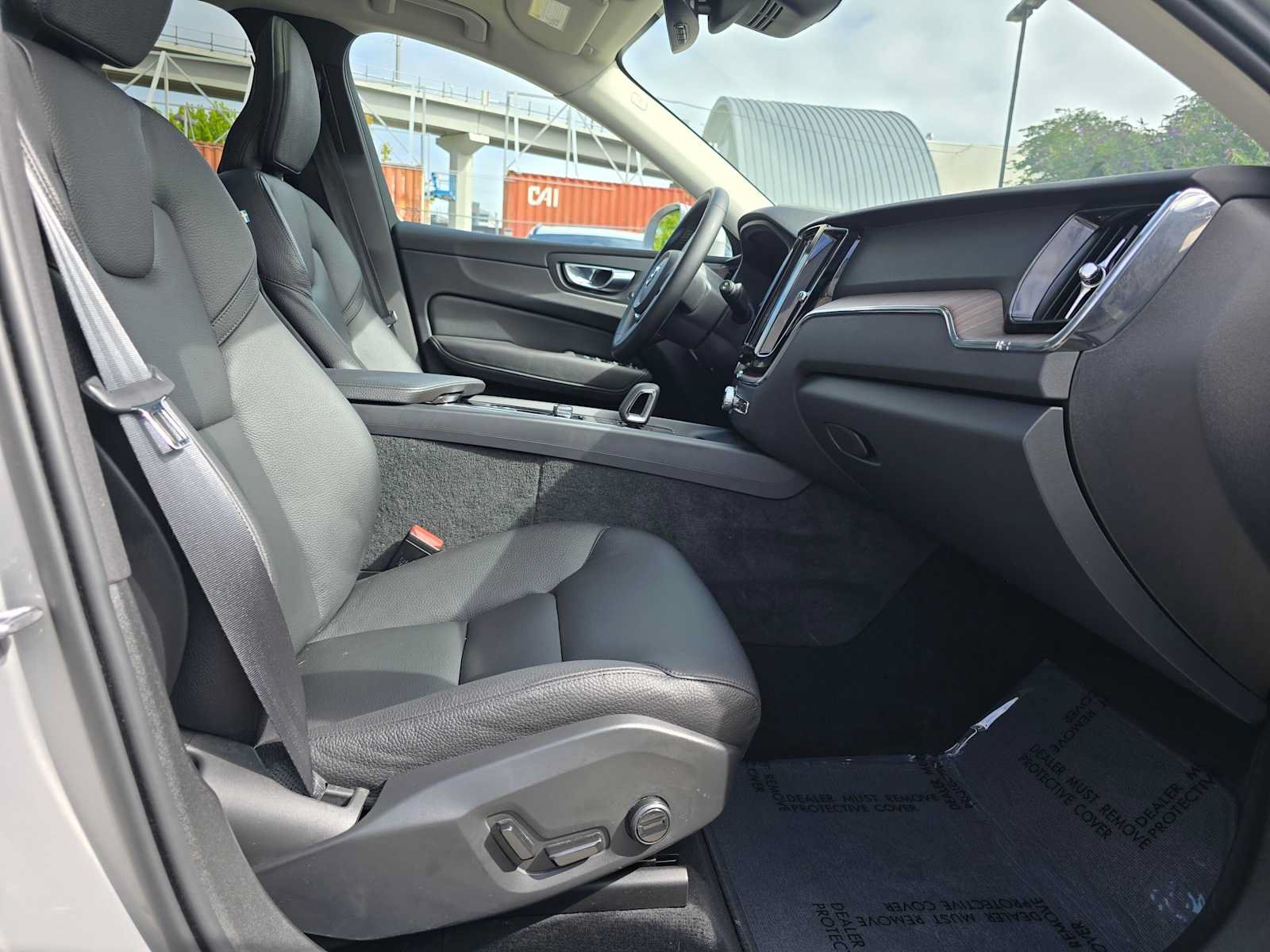 Used 2022 Volvo XC60 B5 Momentum w/ Advanced Package AWD/4WD image 10