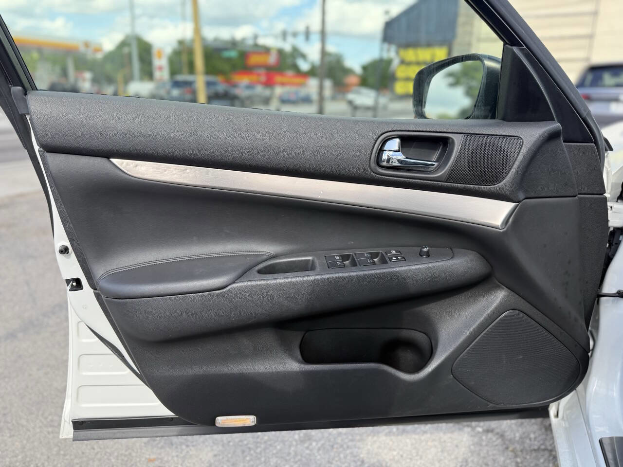 Used 2015 INFINITI Q40 w/ Moonroof Package image 11