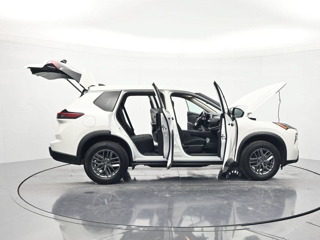 Used 2024 Nissan Rogue S FWD image 47