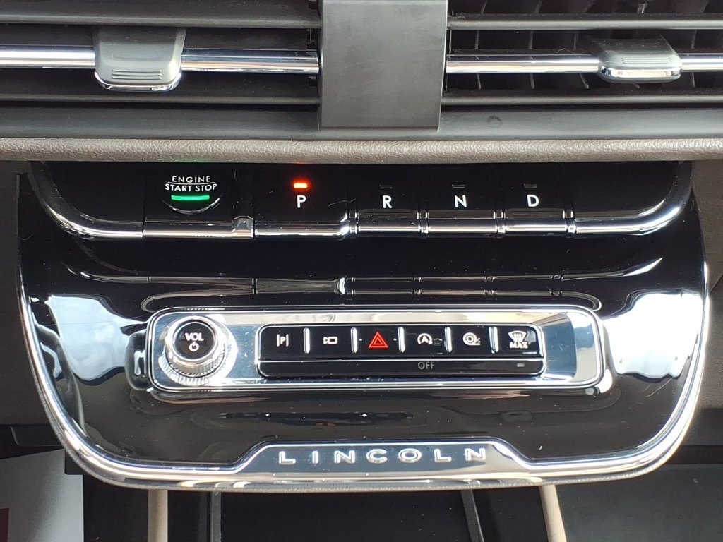 Used 2023 Lincoln Corsair AWD w/ Equipment Group 101A image 18