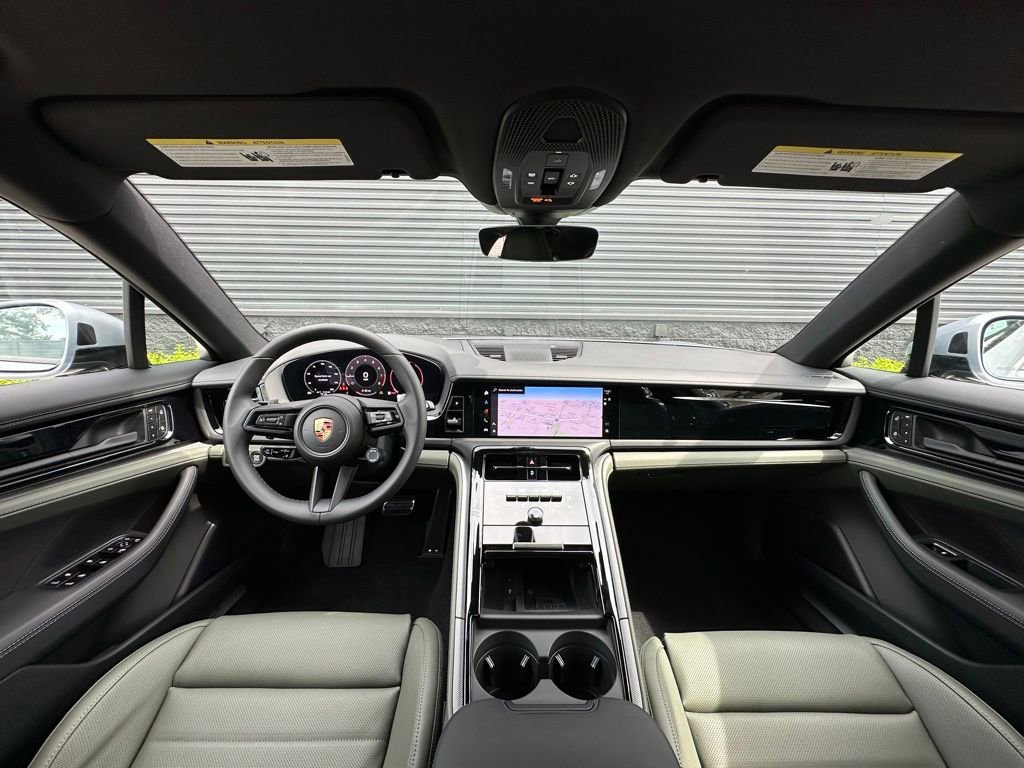 Used 2025 Porsche Panamera image 31