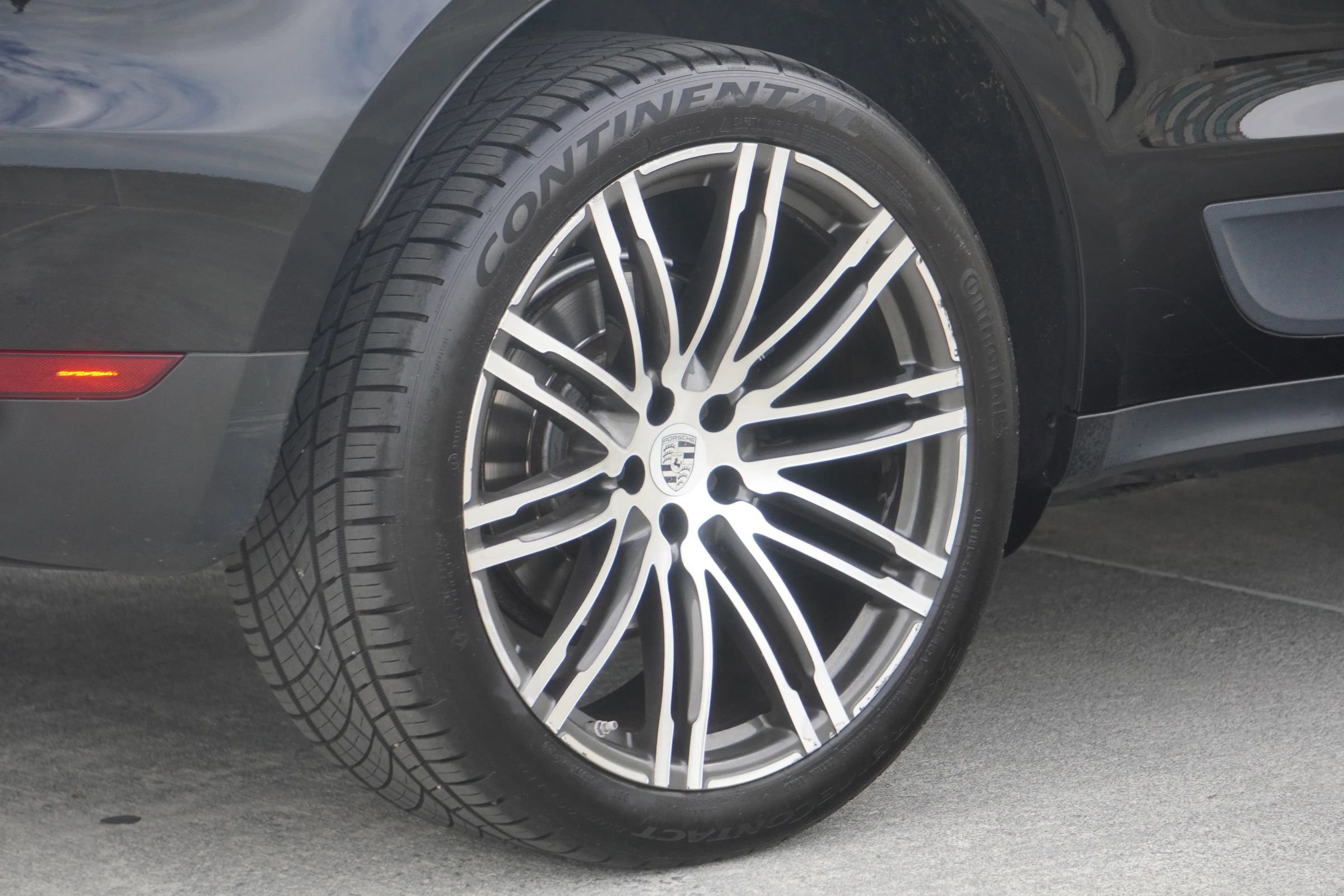 Used 2017 Porsche Macan image 20