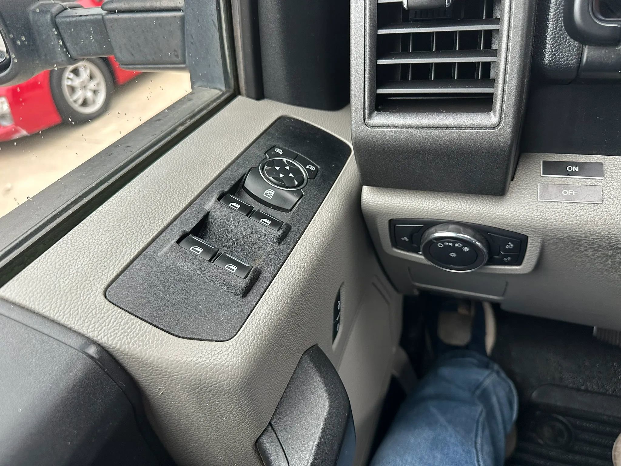 Used 2019 Ford F250 XL w/ Power Equipment Group AWD/4WD image 24