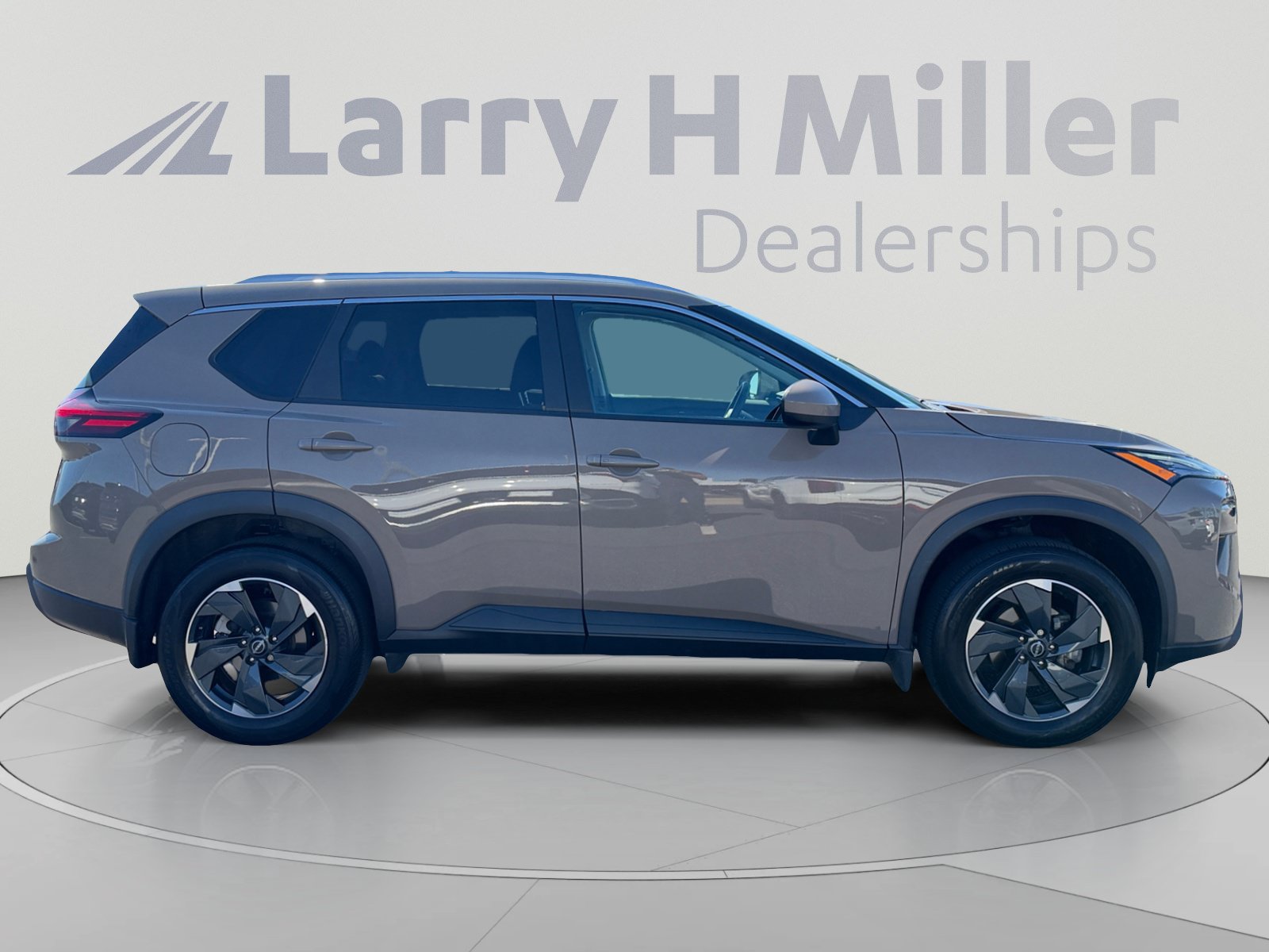 Used 2024 Nissan Rogue SV w/ SV Premium Package AWD/4WD image 6