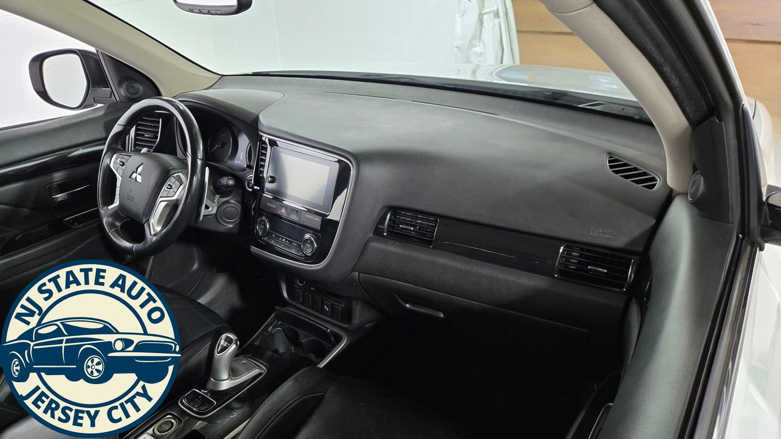 Used 2018 Mitsubishi Outlander SEL image 35