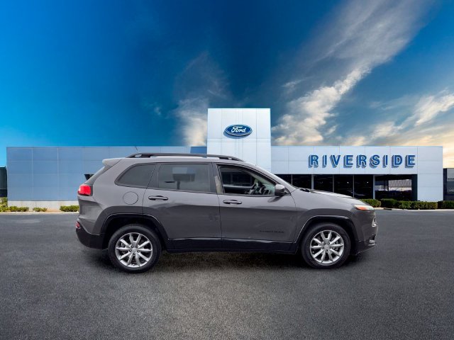 Used 2018 Jeep Cherokee Latitude FWD image 8