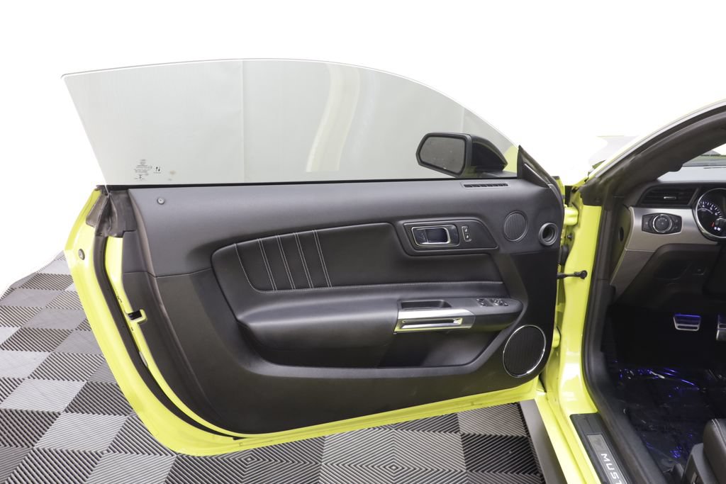 Used 2021 Ford Mustang GT Premium w/ Black Accent Package RWD image 5
