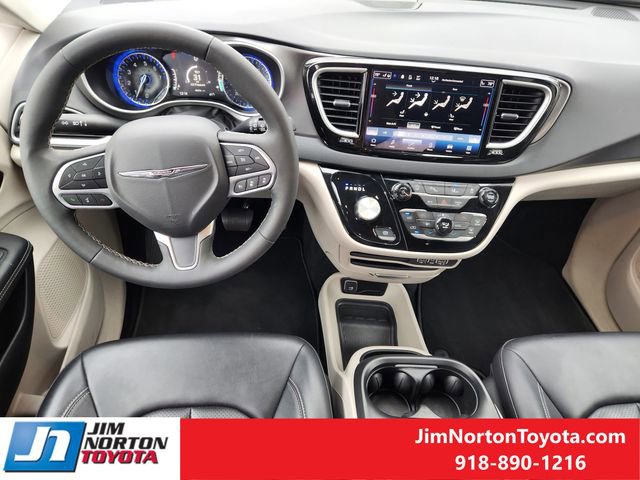 Used 2024 Chrysler Pacifica Touring-L image 27