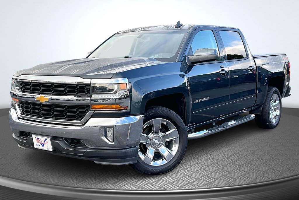 Used 2018 Chevrolet Silverado 1500 LT w/ LT Eassist Package AWD/4WD image 3