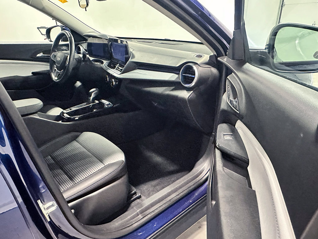 Used 2024 Chevrolet Trax LT w/ Driver Confidence Package FWD image 24