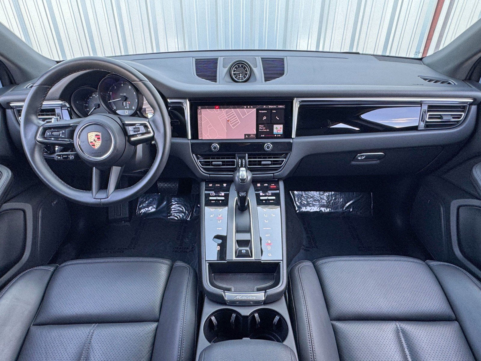 Used 2024 Porsche Macan image 12