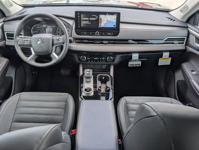 Used 2025 Mitsubishi Outlander SE image 26