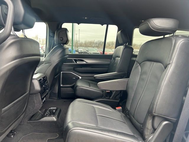 Used 2025 Jeep Wagoneer L Series III AWD/4WD image 14