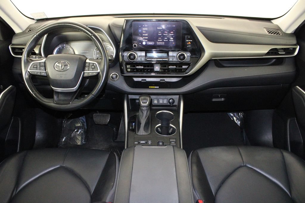 Used 2023 Toyota Highlander XLE FWD image 13