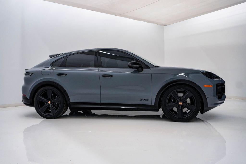 Certified 2025 Porsche Cayenne GTS AWD/4WD image 9
