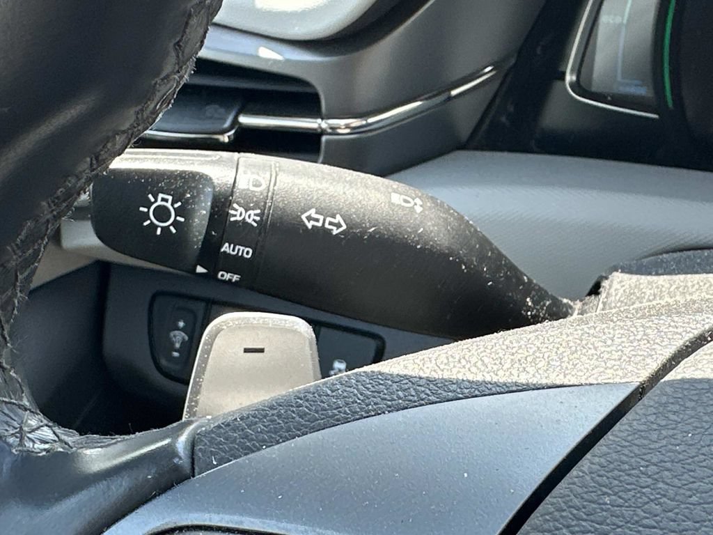Used 2020 Hyundai Ioniq SEL FWD image 26