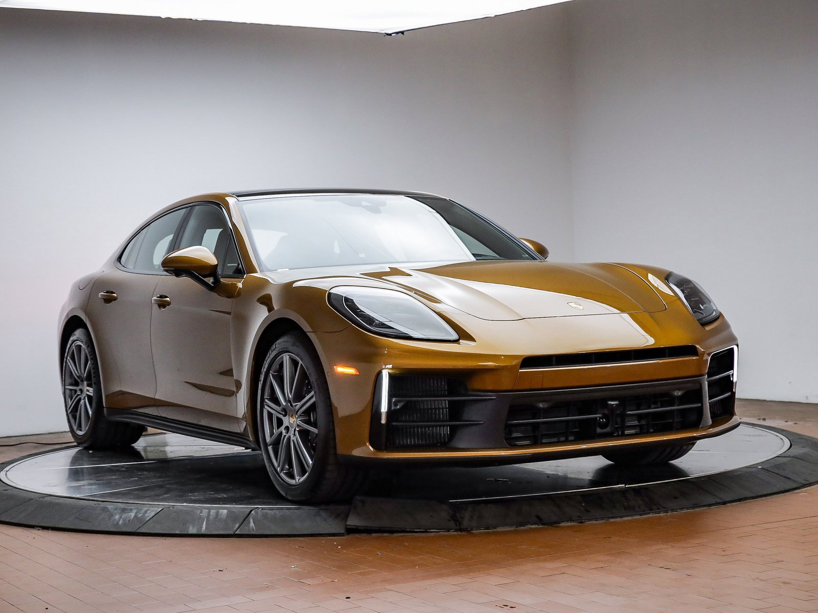 Certified 2025 Porsche Panamera image 13