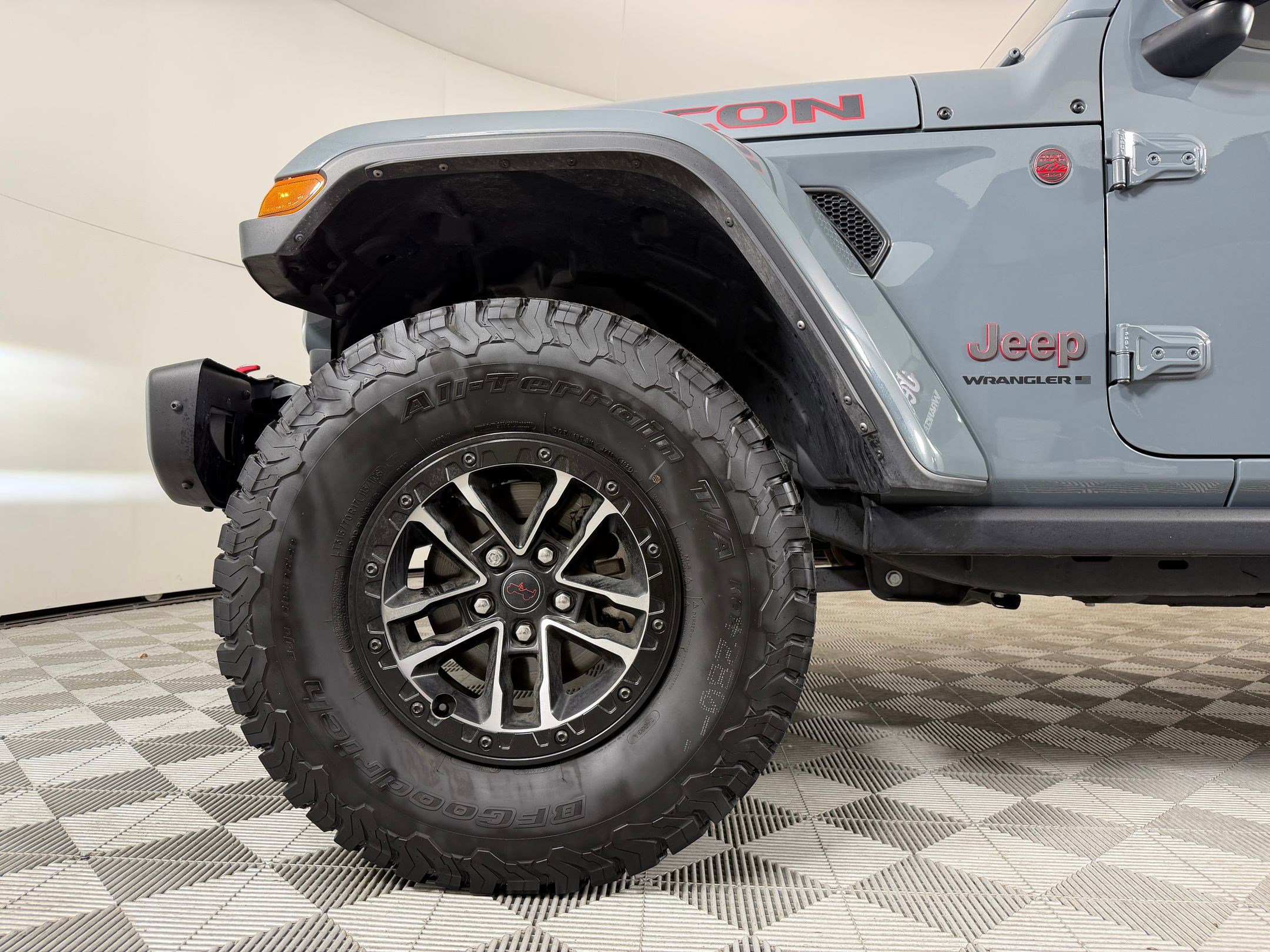 Used 2024 Jeep Wrangler Unlimited Rubicon AWD/4WD image 10