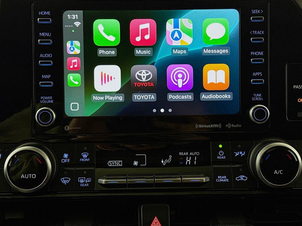 Used 2021 Toyota Highlander XLE image 14