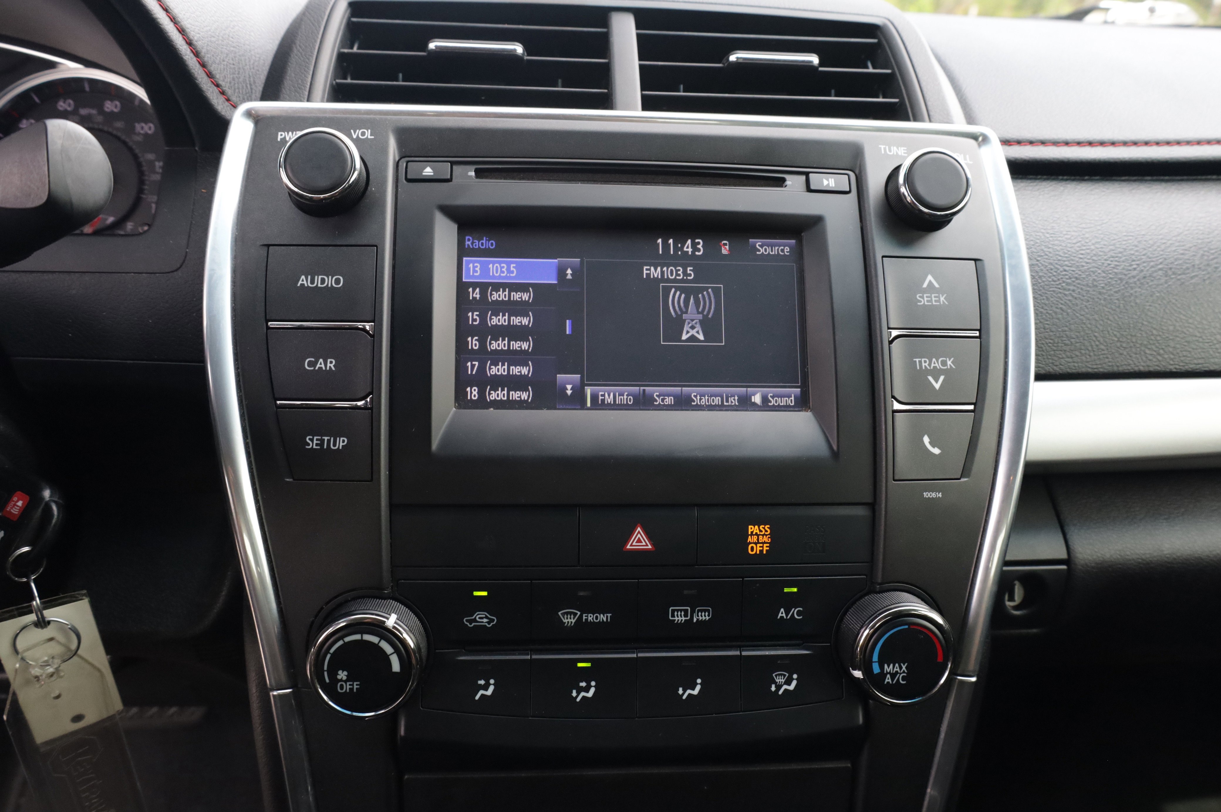 Used 2017 Toyota Camry SE FWD image 16