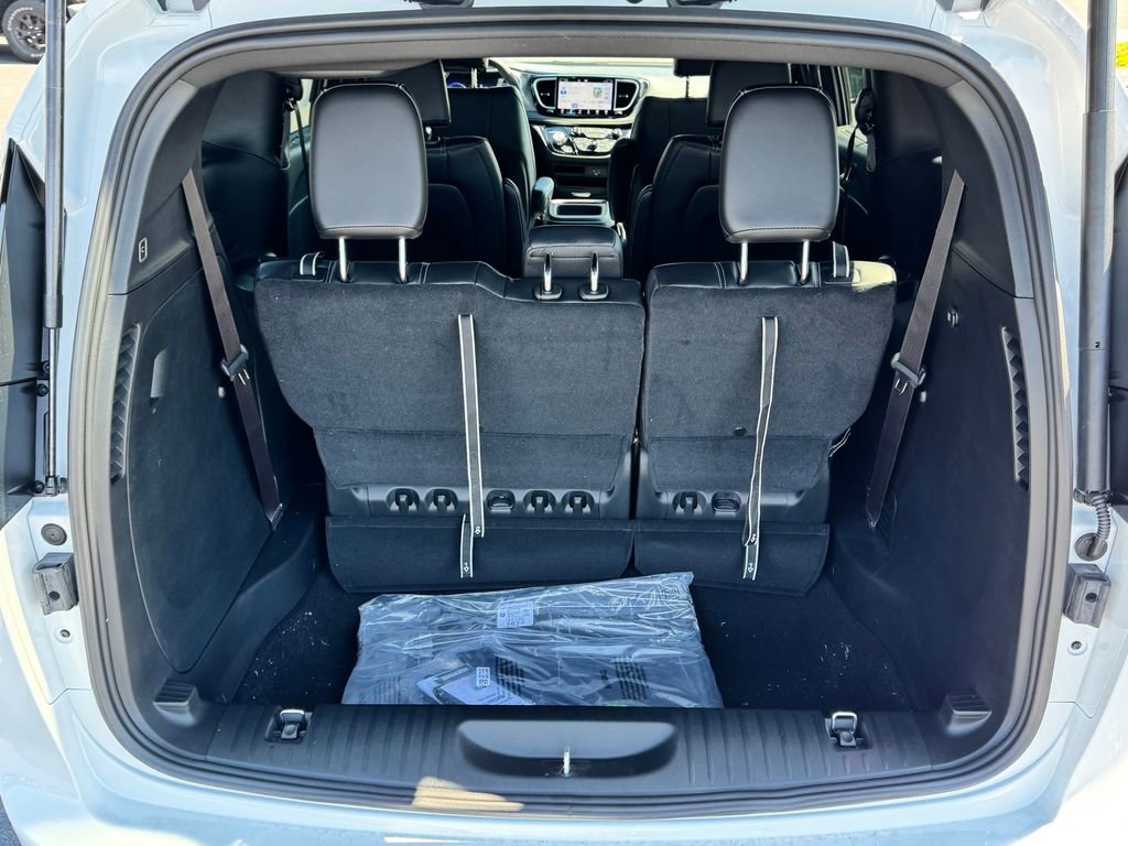 New 2026 Chrysler Pacifica Select FWD image 14
