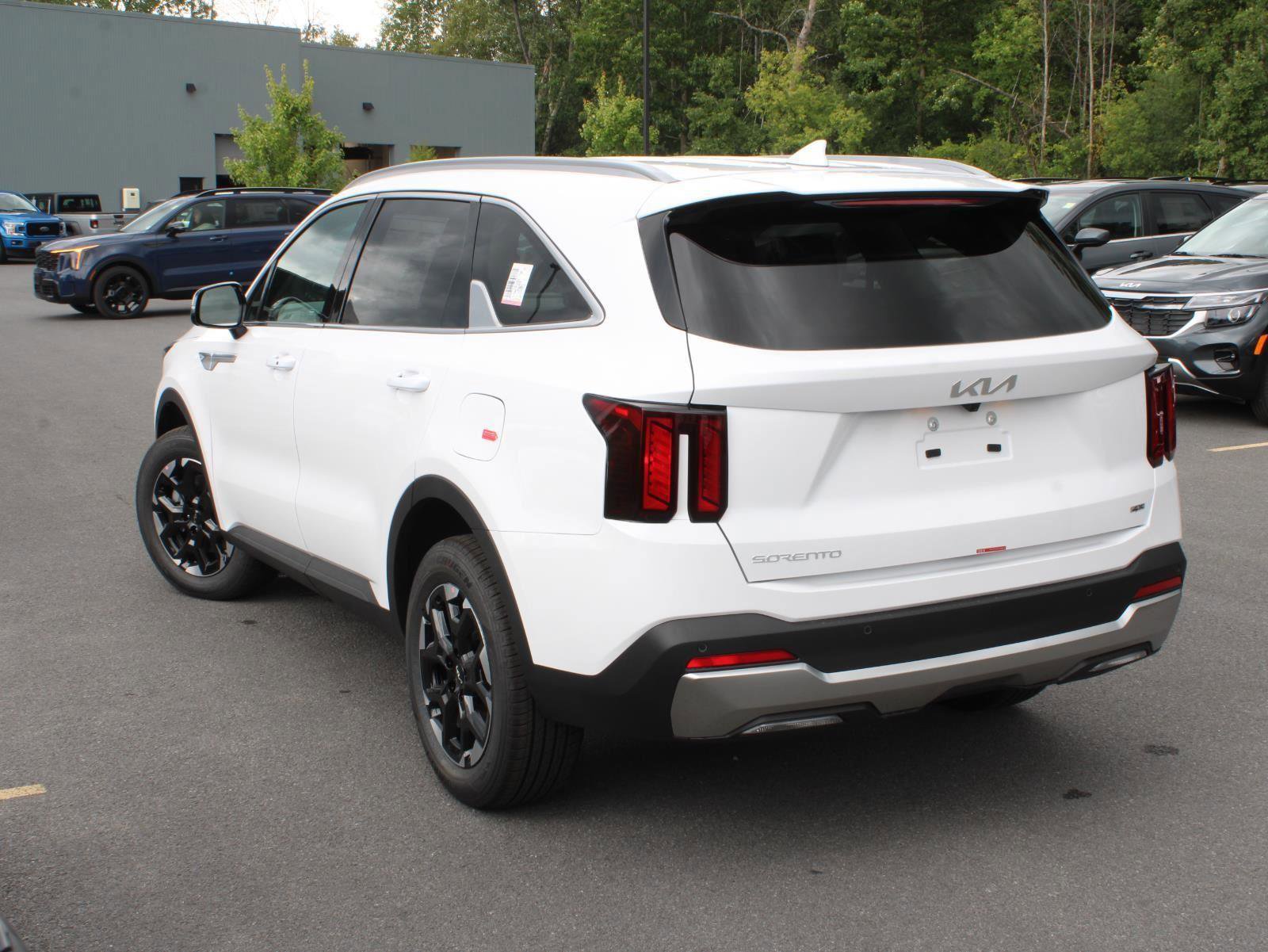 New 2026 Kia Sorento S image 7