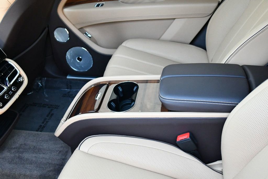 Used 2023 Bentley Bentayga Extended Wheelbase AWD/4WD image 69