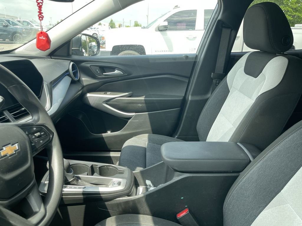 Used 2024 Chevrolet Trax LS w/ Driver Confidence Package FWD image 3