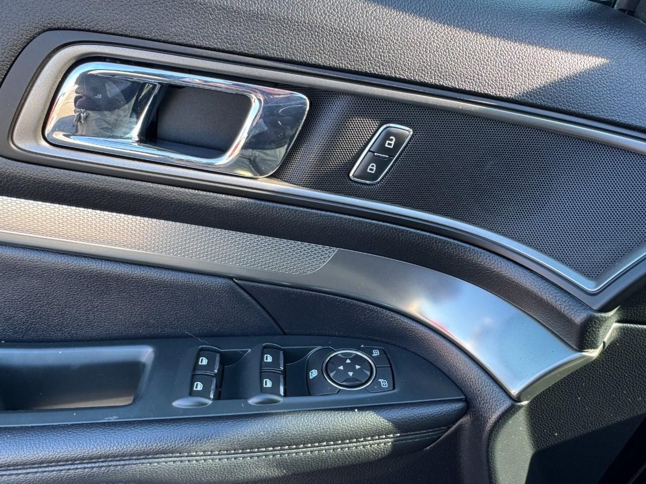 Used 2018 Ford Explorer XLT w/ Equipment Group 201A image 16