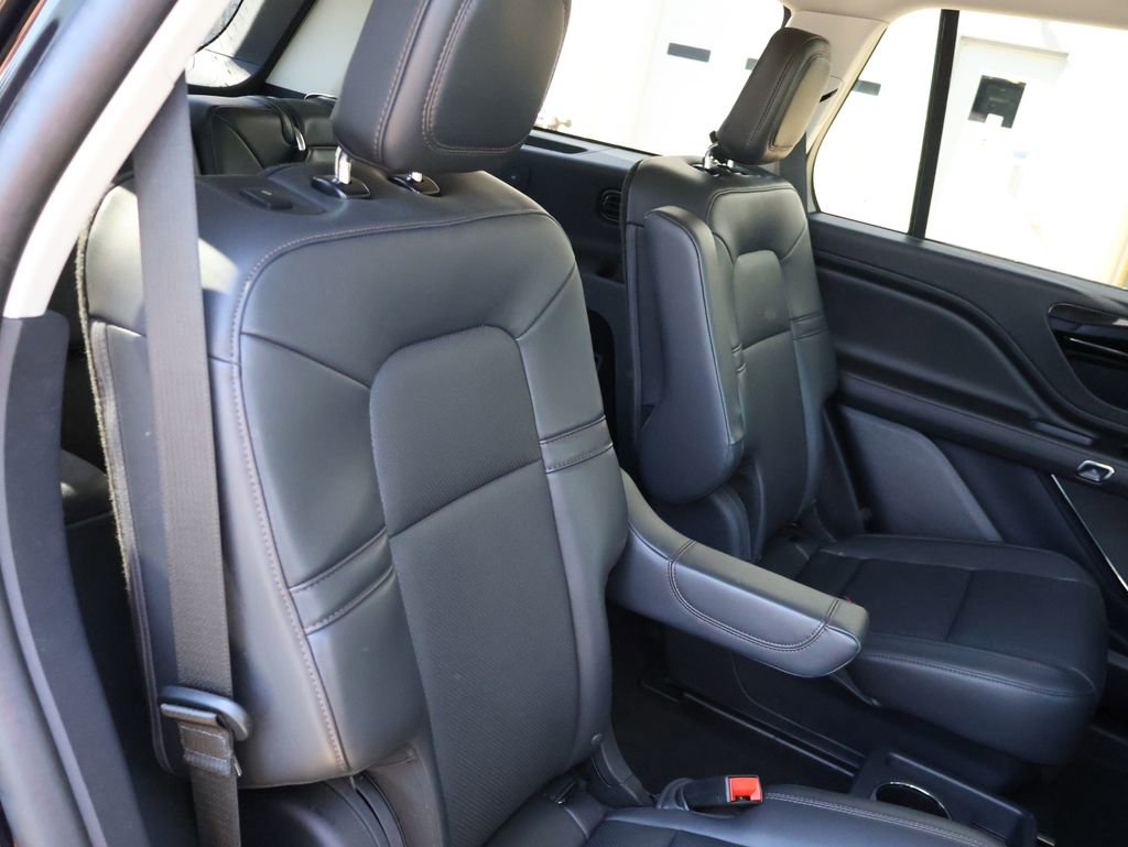 Used 2025 Lincoln Aviator AWD image 13