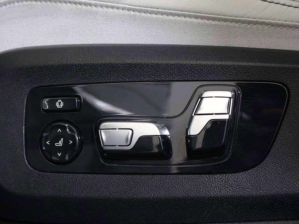 Used 2024 BMW X7 xDrive40i w/ Executive Package image 37