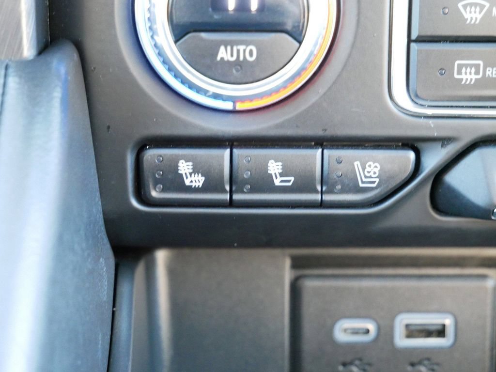 Used 2023 GMC Yukon XL AT4 w/ AT4 Premium Plus Package AWD/4WD image 23