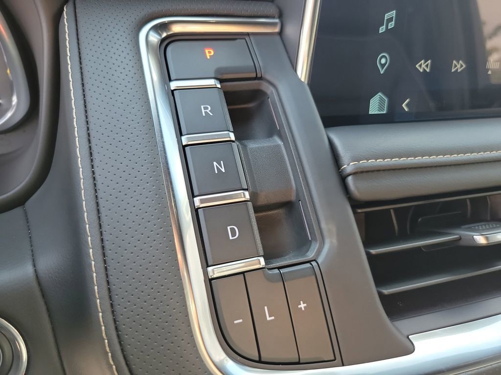 Used 2023 Chevrolet Suburban Premier w/ Advanced Technology Package image 28