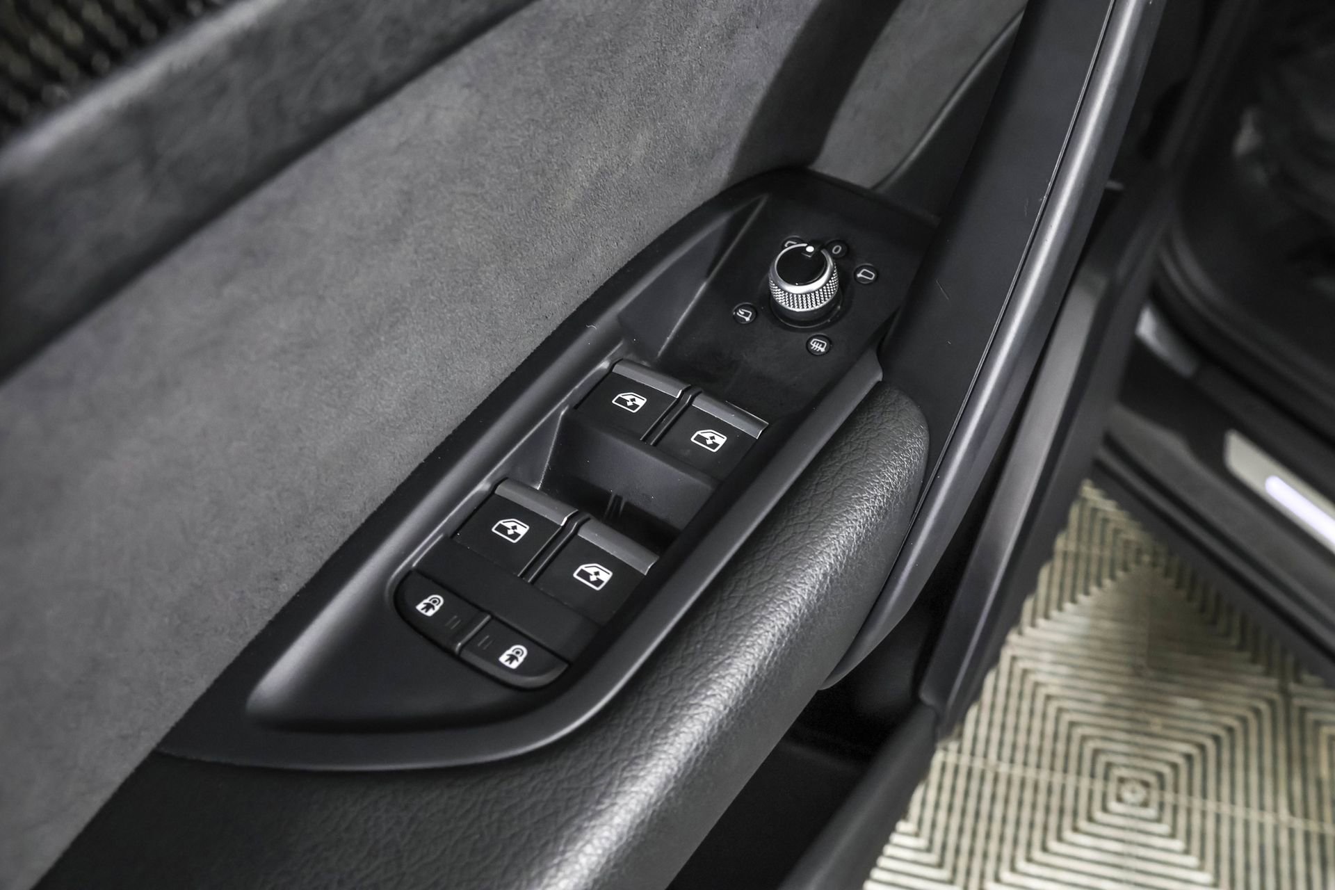 Used 2023 Audi SQ5 Premium w/ Convenience Package image 35