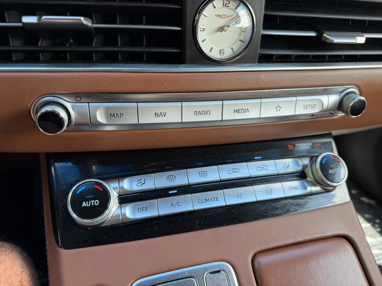 Used 2020 Genesis G90 3.3T Premium image 34