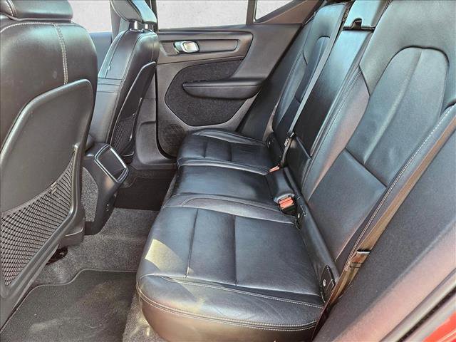 Used 2021 Volvo XC40 T4 Momentum FWD image 17