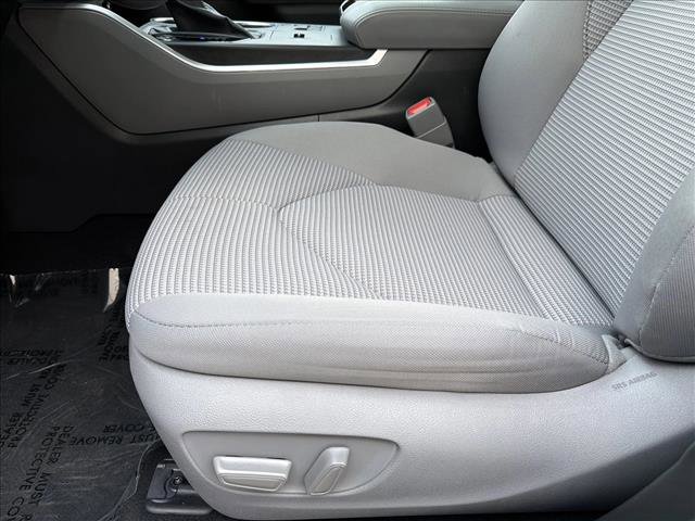 Used 2023 Toyota Highlander LE FWD image 12