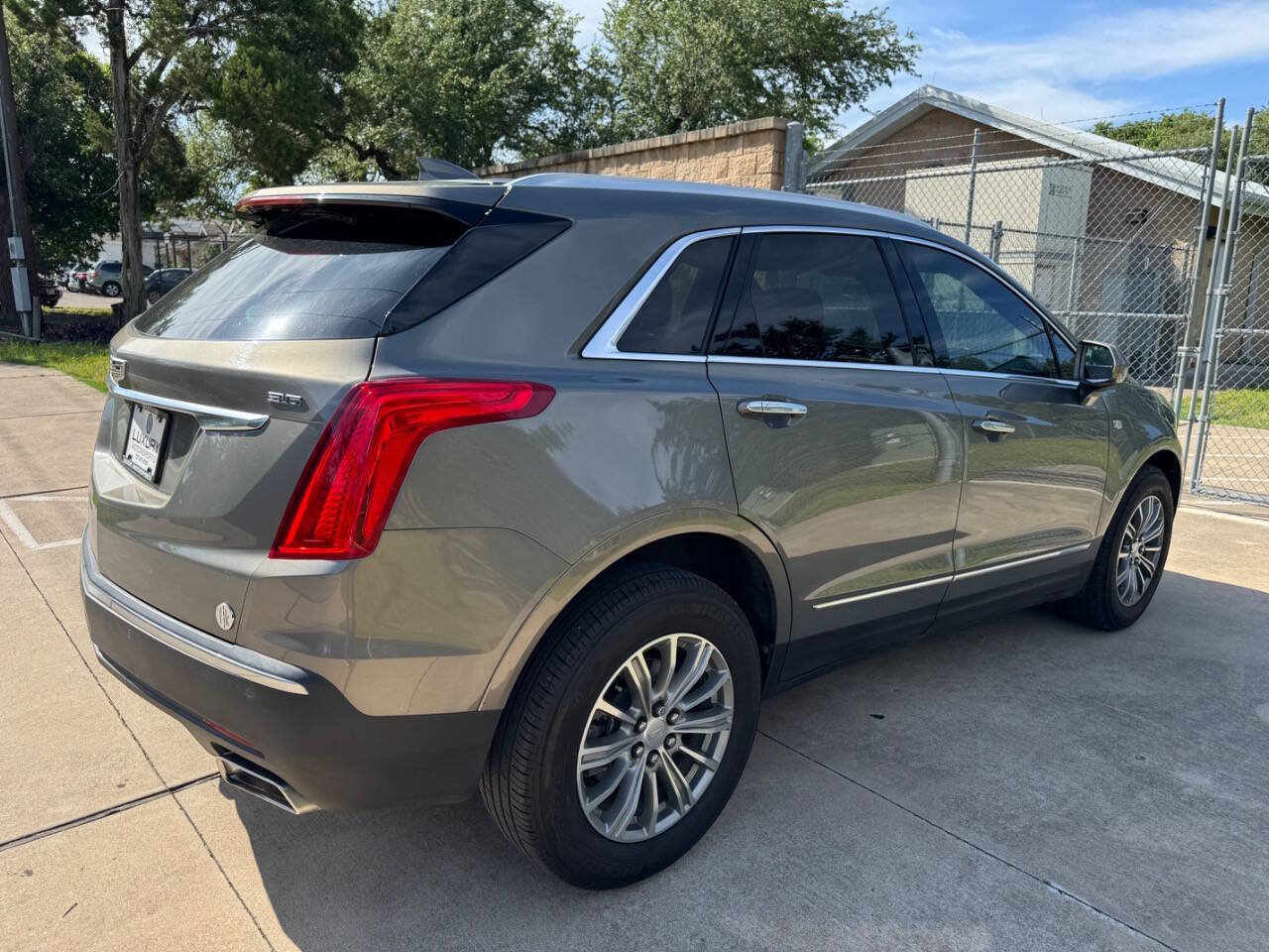 Used 2017 Cadillac XT5 Luxury w/ Driver Awareness Package FWD image 13