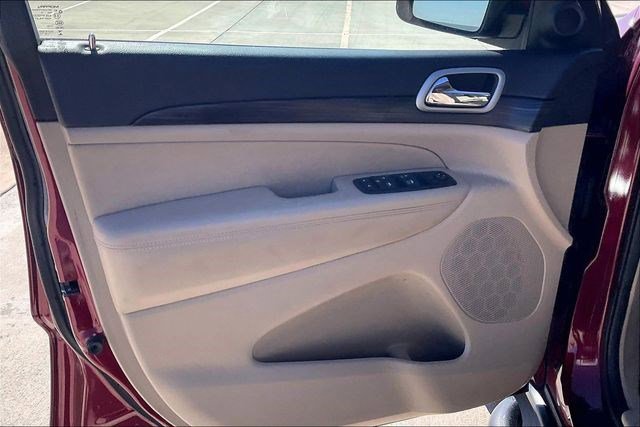 Used 2019 Jeep Grand Cherokee Laredo image 28