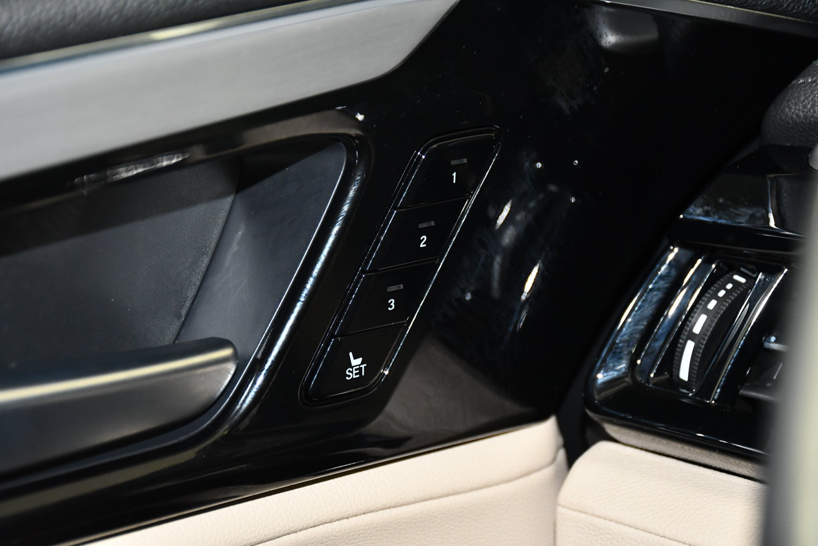 Certified 2025 Acura MDX SH-AWD image 34