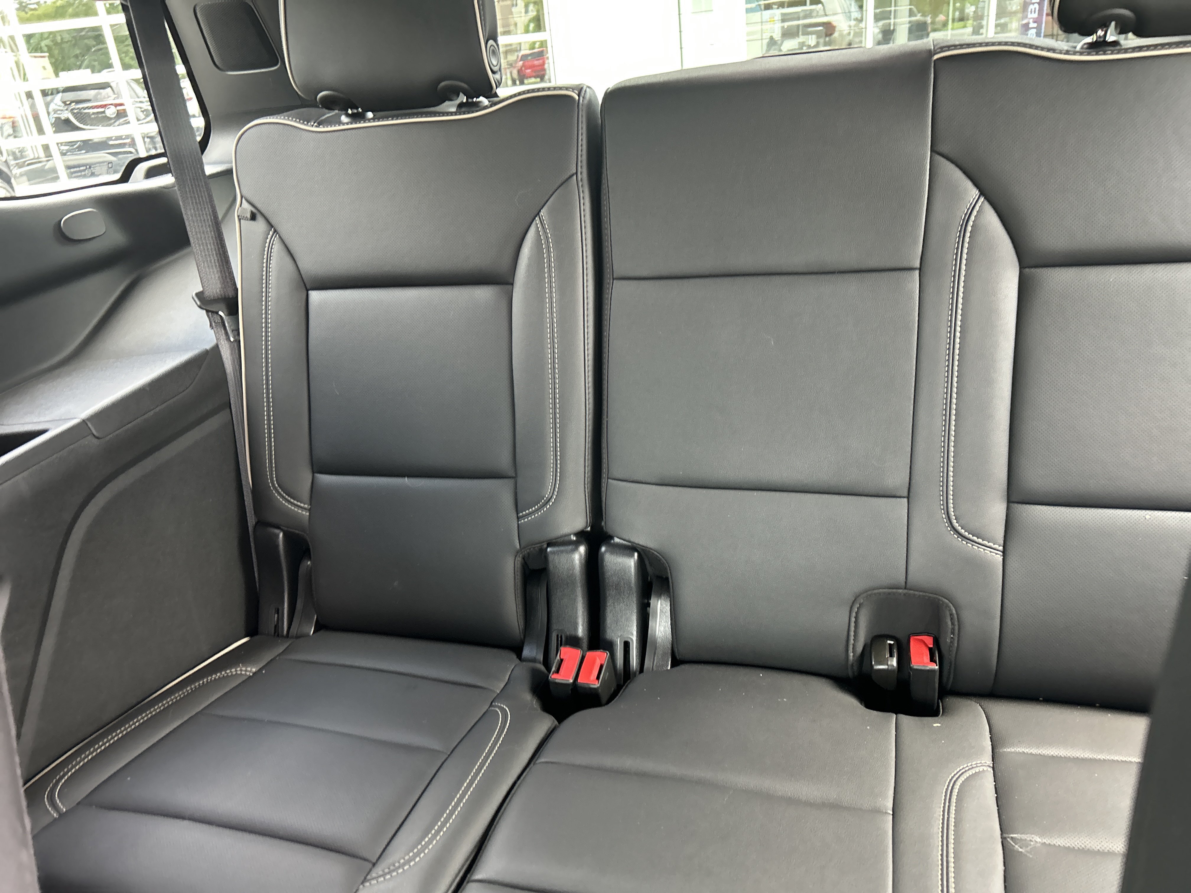 Certified 2024 GMC Yukon SLT w/ SLT Luxury Package AWD/4WD image 29