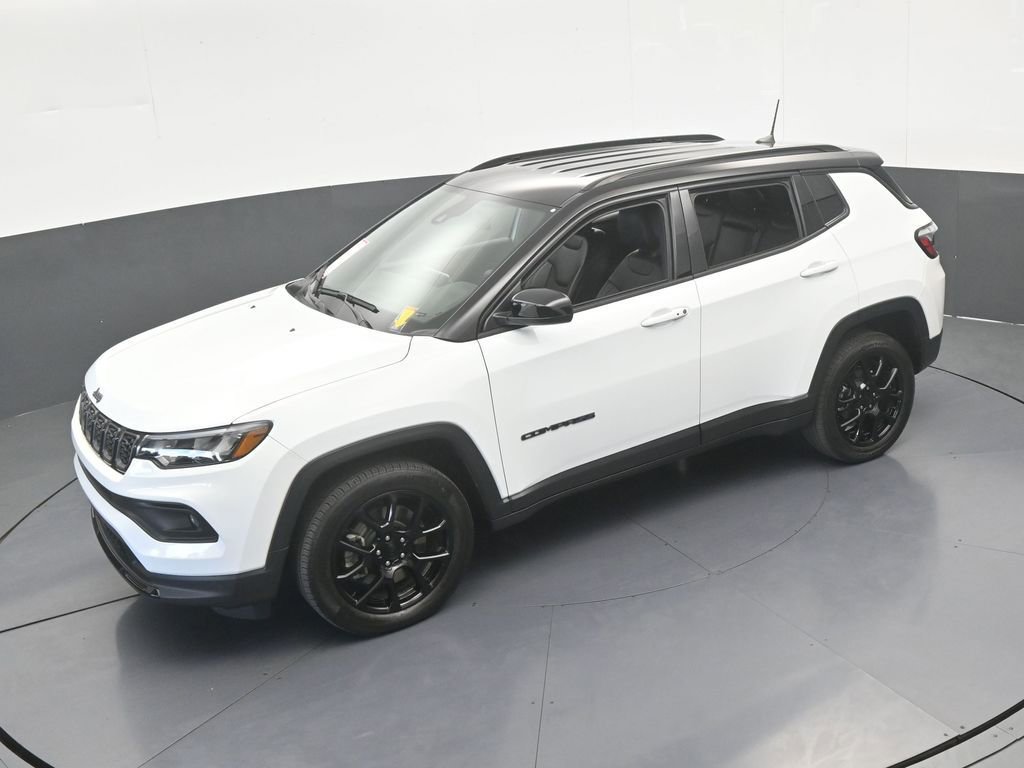 Used 2024 Jeep Compass Latitude w/ Convenience Group AWD/4WD image 44